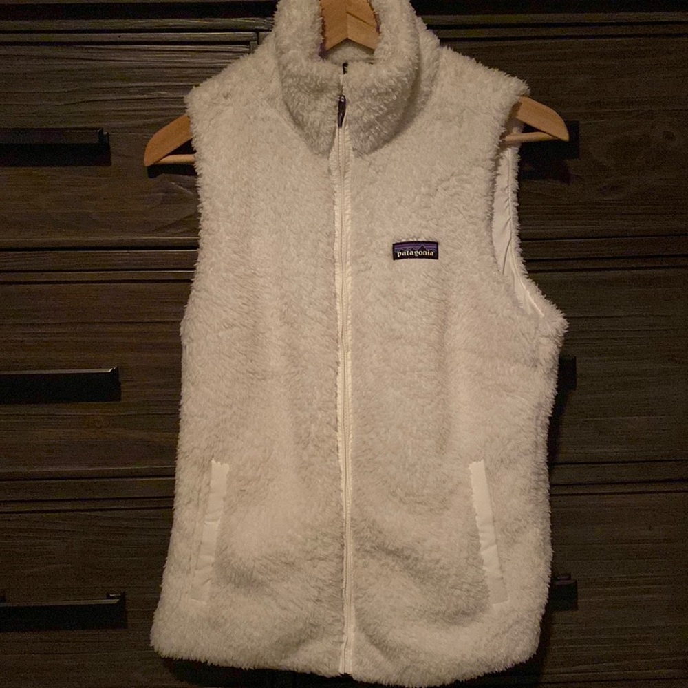 white fur patagonia vest- worn once (runs small!) size M